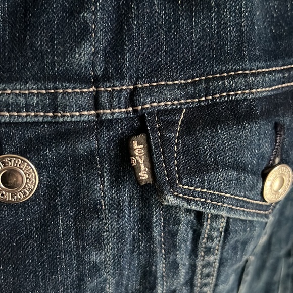 Levi Trucker Jacket NWOT size S/P Six pocket Jean Jacket Super Cute - Picture 4 of 13